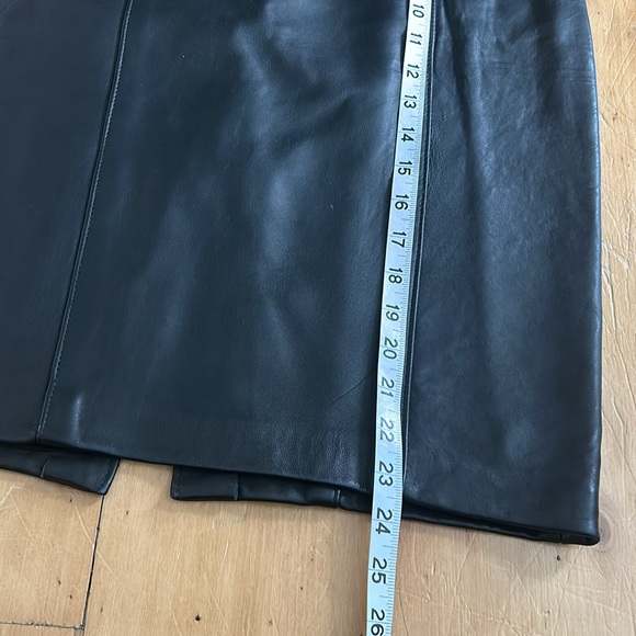 Danier leather skirt - Picture 9 of 9